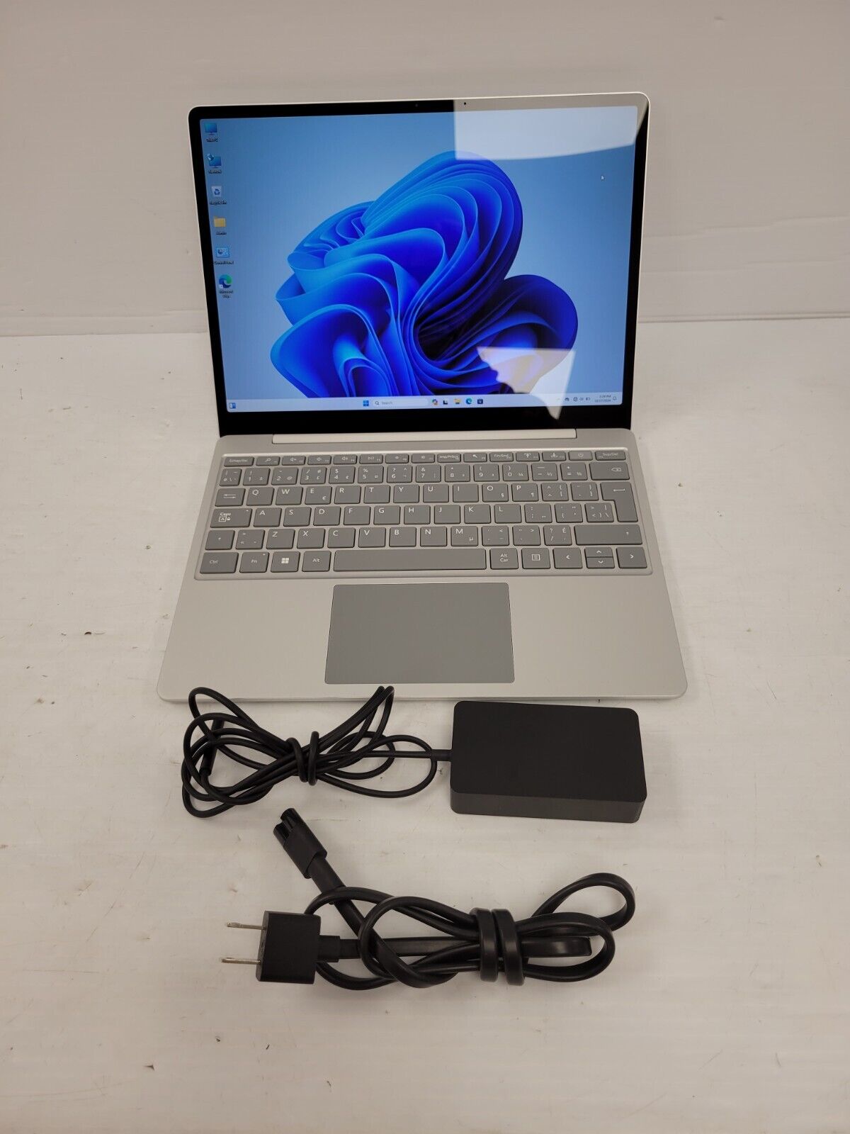 Microsoft Surface Go 3 (2013) Microsoft Surface Go 3 (2013)