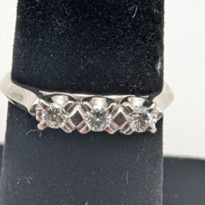 Ring 14kt Gold 2.40 grams Sz 6