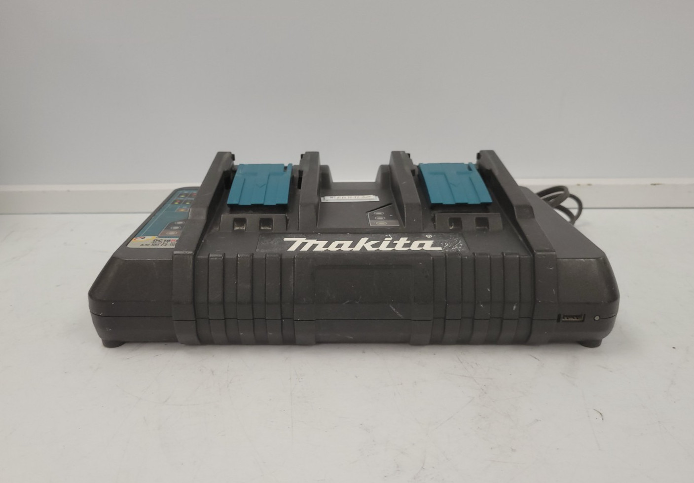 Makita DC18RD Battery Charger Makita DC18RD Battery Charger