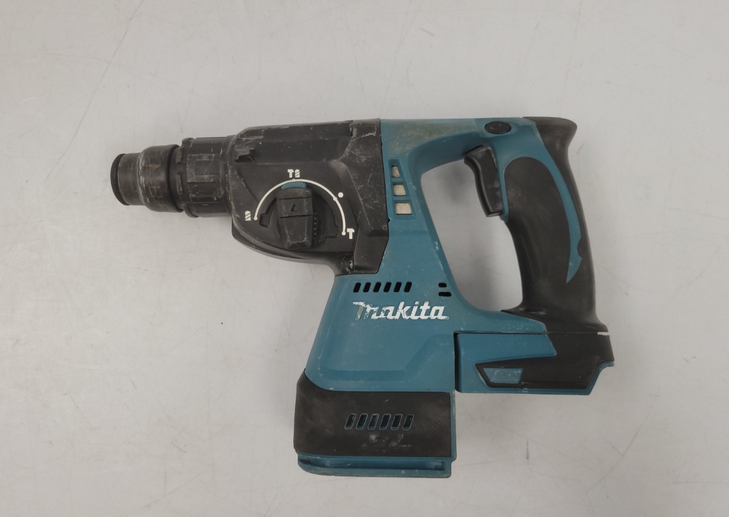 Makita DHR242 Rotary Hammer Makita DHR242 Rotary Hammer