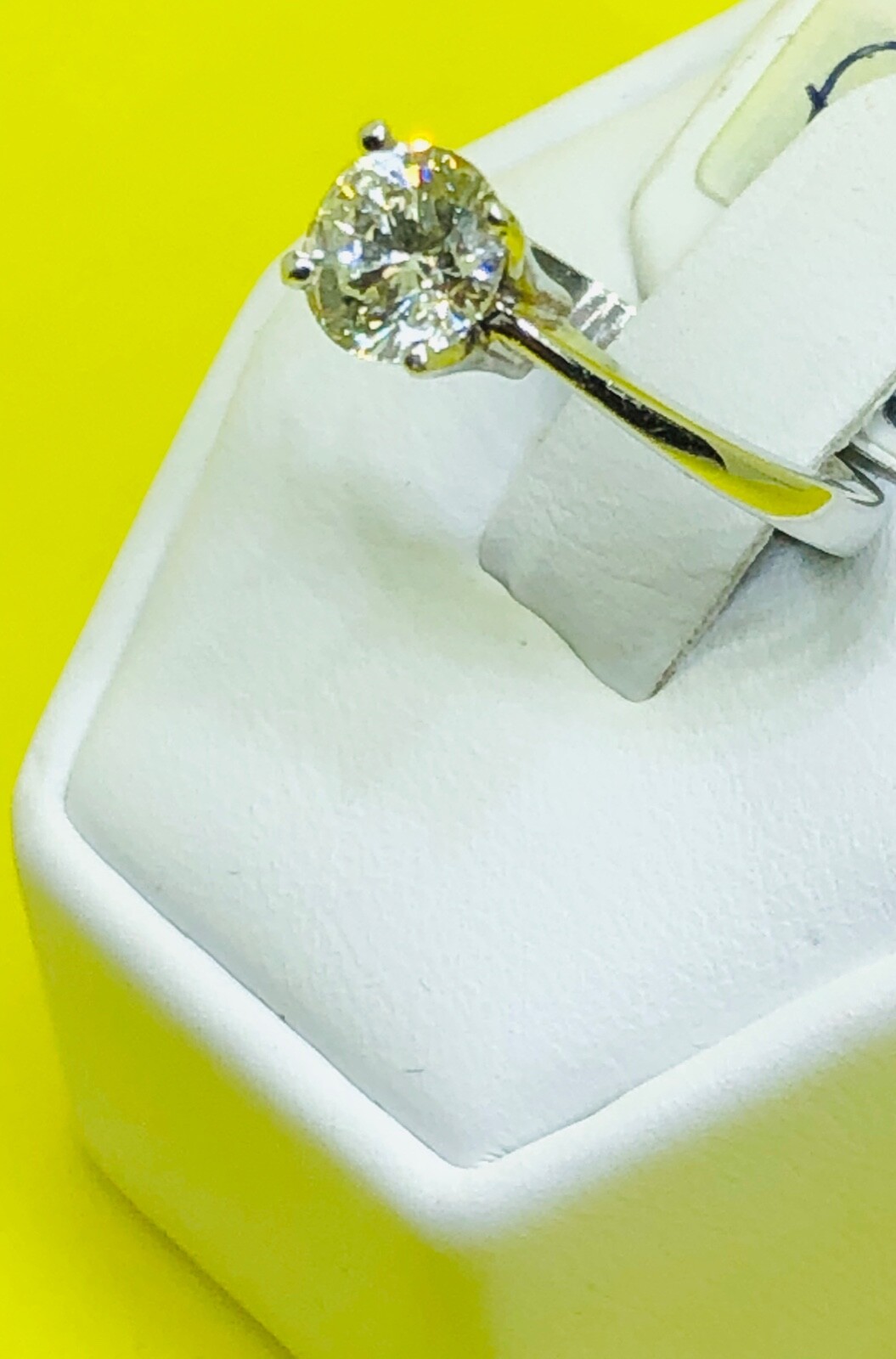 Ladies 14K White Gold Ring with Solitaire Diamond Ladies 14K White Gold Ring with Solitaire Diamond