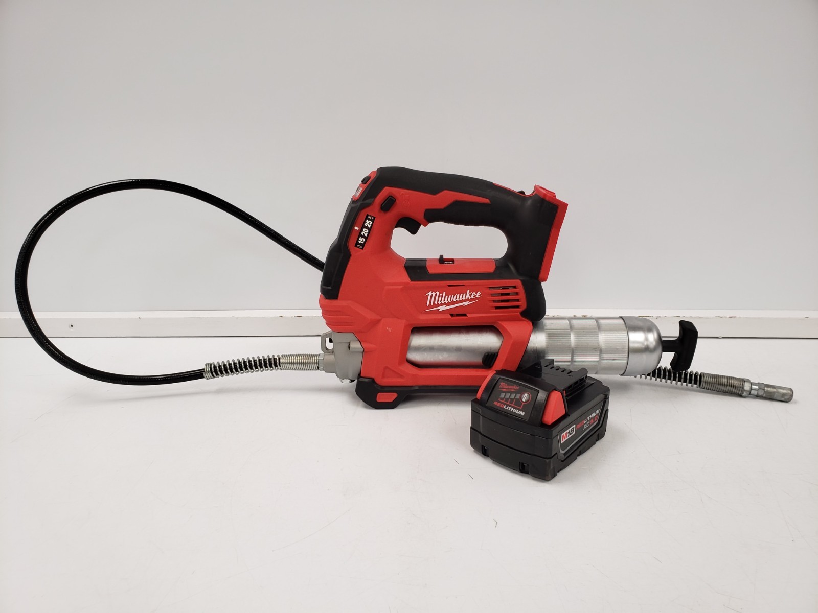 Milwaukee 2646-20 Grease Gun Milwaukee 2646-20 Grease Gun