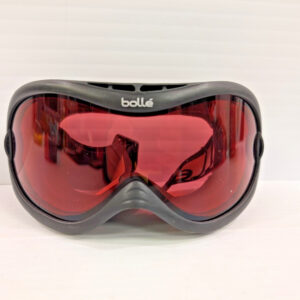 Bolle ski/ snowboarding goggles (n/a has scratches)