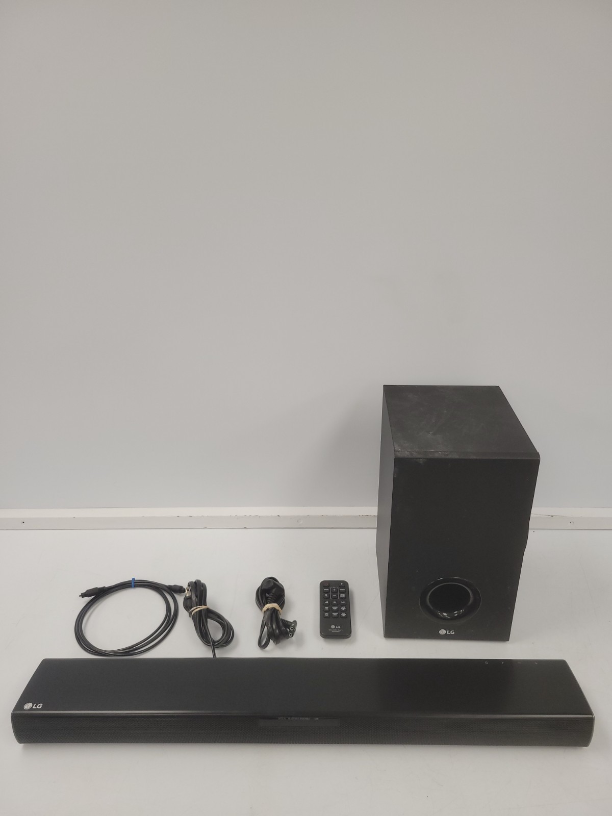 LG SJ2 Soundbar and Subwoofer LG SJ2 Soundbar and Subwoofer